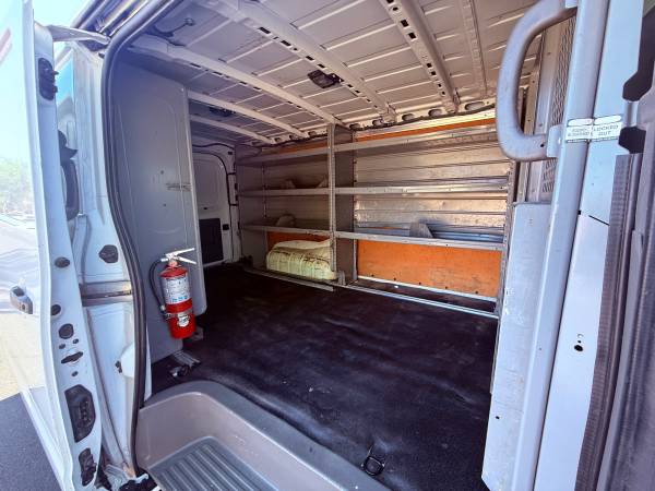2015 Nissan NV2500 V8 - Photo 7