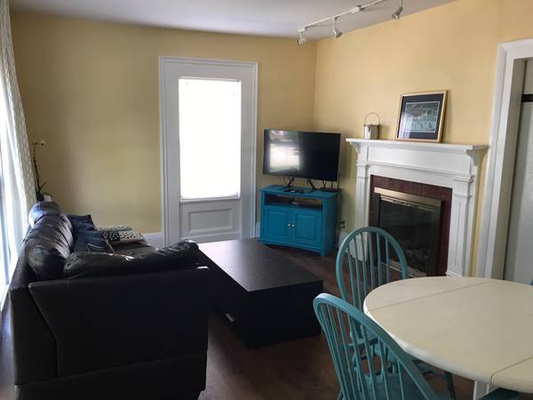 $2,300 / 2br - 1250ft2 - Charming Townhome Style Apartment for Rent (Florence)64017046984195123