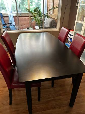 Dining table & 4 chairs 1