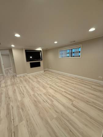 $1,500 / 1br - Spectacular Garden Unit! IN Unit Laundry! PLUS DEN! (Lincoln Square)63960013720578124