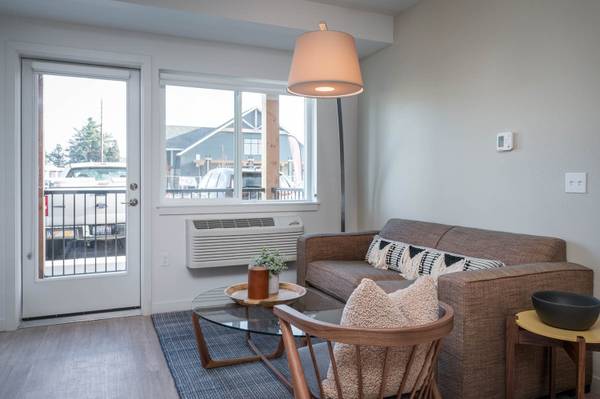 $1,483 / 1br - 602ft2 - Make yourself at home! Beautiful 1 bed, 1 bath in Wood Village (Wood Village - 5 minute drive from 1,000 Acre Dog Park)63672671314817121