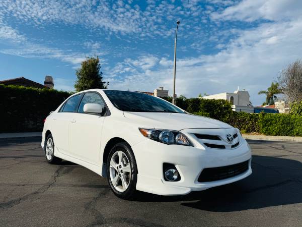 2012 toyota corolla type s VERY CLEAN 1