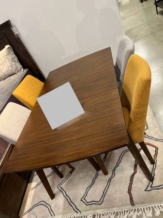 Dining Table Set w/ Rug 1