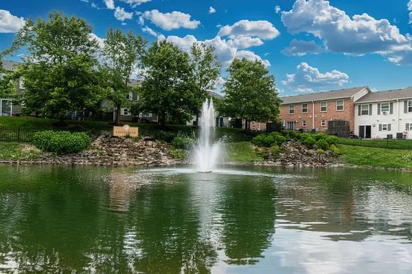 $1,646 / 3br - 1136ft2 - ¡La temporada de suéteres llega a Lion's Creek! ¡Alquila hoy y prepárate! (NOBLESVILLE)63989231749251123