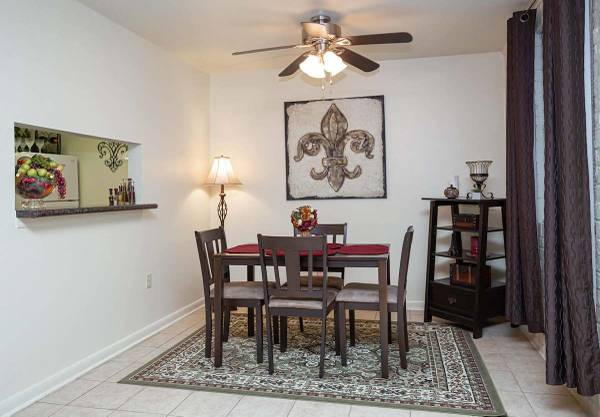Carpet & Tile Floors, Pool, 1/bd 1/ba 1