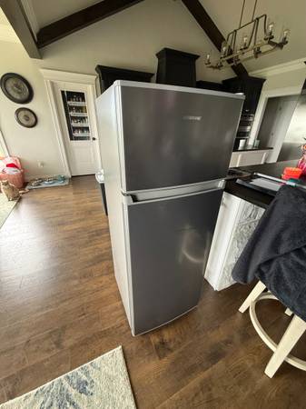 Refrigerator 1