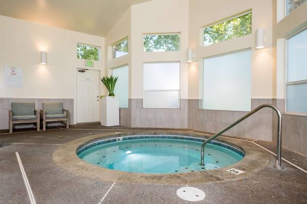 $1,576 / 1br - 700ft2 - Gorgeous 700 Sq Ft 1 Bed / 1 Bath with washer and dryer (Tigard - Newberg, Tualatin, Wilsonville)63842023943427120