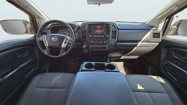 2021 Nissan Titan Crew Cab - Photo 9