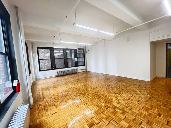 $3,050 / 840ft2 - $44 ¿Busca un nuevo hogar para su negocio? ¡No busque más! ☑☔☕ (Midtown)63854480573571123