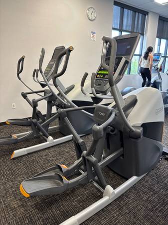 Octane XT One Elliptical Trainer (FREE DELIVERY) 1