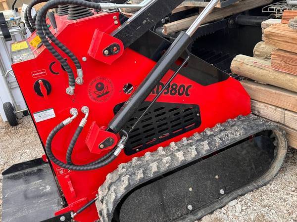 NEW MINI SKIDSTEER LOADER 1