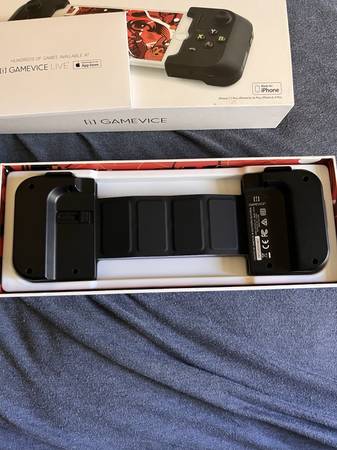 Gamevice GV157 Lightning Gamepad Controller Black for iPhone 6/6s/7 Pl 1