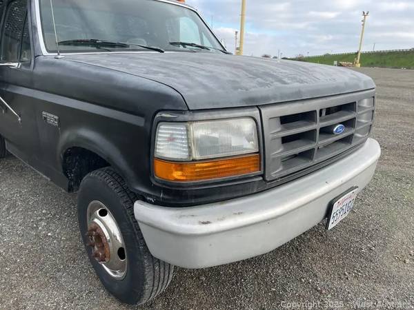 1993 Ford F-350 - Photo 11
