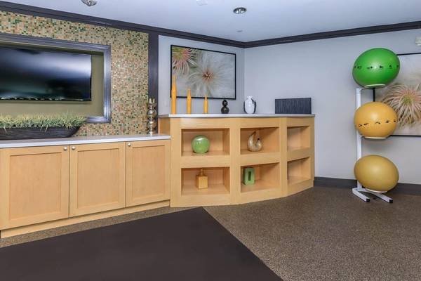 Breakfast Bar, 9-Ft. Ceilings, 1/bd 1