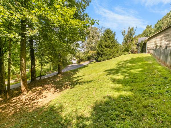 $550,000 / 3br - 2330ft2 - Updated Home walking distance to North Buncombe High School/Elementary (Weaverville)64029209284353121