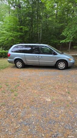 2005 mini van 1