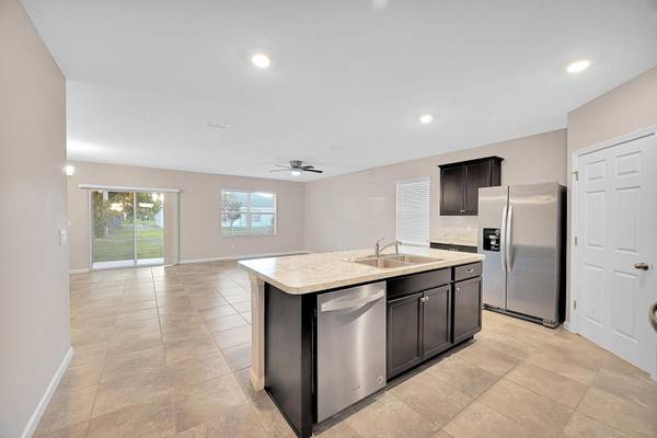 $2,800 / 4br - Stylish and Spacious 4 bed 2 bath Home ~ Covered Porch ~ Move Now (Port Saint Lucie  34952*)63867159260161122