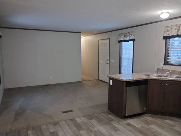 $71,900 / 3br - 3 Bedroom 2 Full Bath!!  Hurry and Apply TODAY!! (#80 2701 Huizenga St Norton Shores, MI)63882239793539122