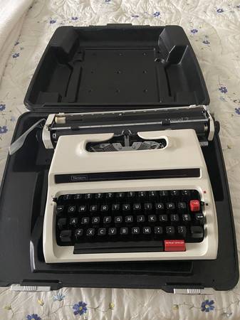 Typewriter (Manual, Sears) Excellent condition. 1