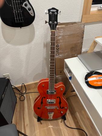 Gretsch Bass Guitar 1