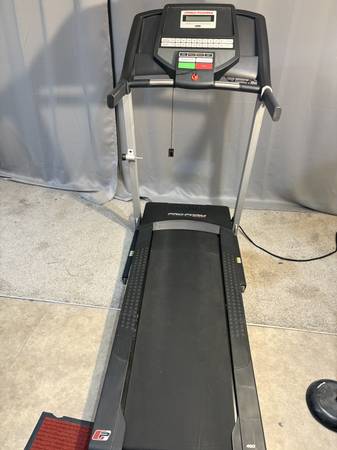Pro-form  Treadmill 1