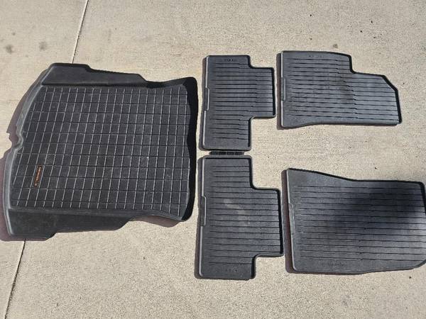 Tesla Model 3 OEM floor mats & trunk liner 2017-2023, cash only. 1