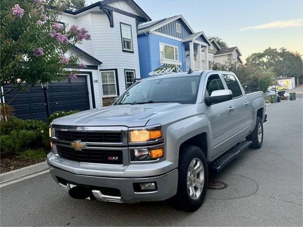 2015 Chevrolet SILVERADO LT 4x4 - Photo 3