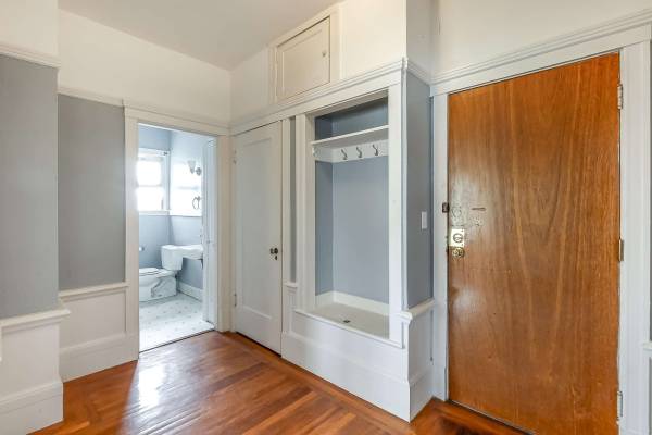 $1,675 / 1br - 550ft2 - San Antonio Park Top Floor Corner 1 BR with Vintage Details - Unit 5 (oakland east)63695803620227123