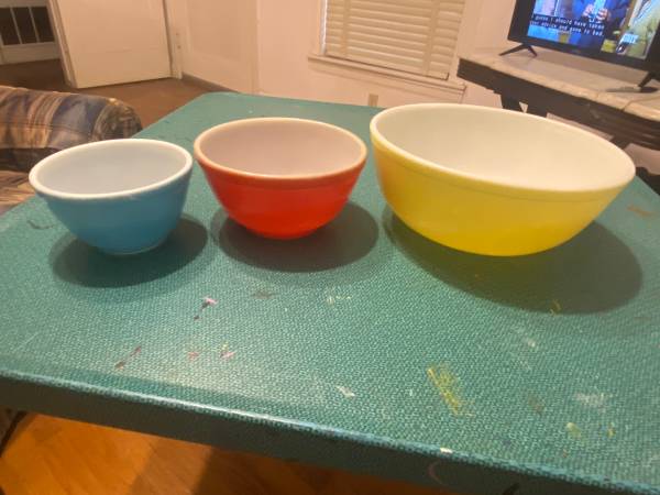Pyrex bowls 1