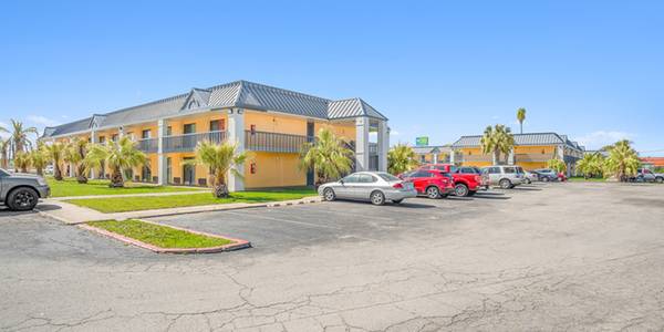 Kitchenettes, Large one bedroom apartments 1