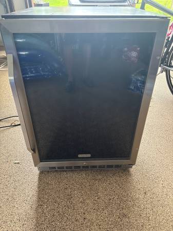 Free fridge- doesnt cool 1