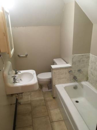 $650 / 1br - 800ft2 - Dúplex grande y espacioso en alquiler! (1569 #4) (1569 1st Ave. SE #4)63863567403139121