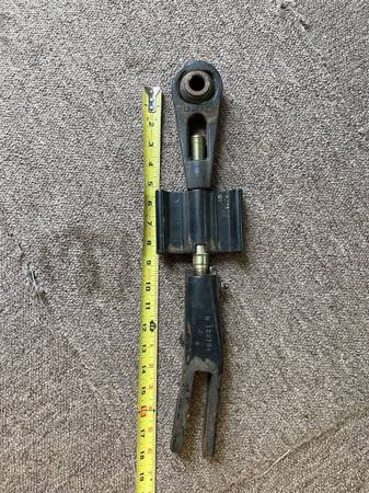 JD tractor lifting arm 1