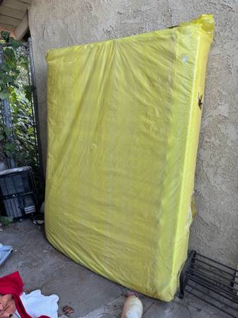 Free queen mattress 1