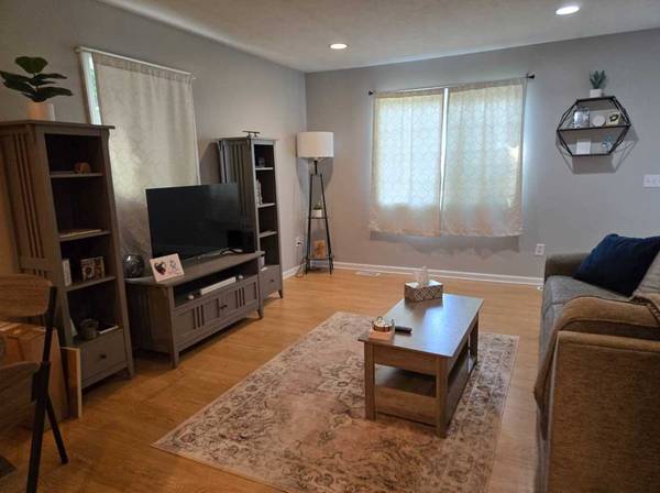 Trendy 2 bedroom Ranch duplex for rent - Avail 10/12/26 - GR /Standale 1