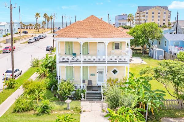 $650 / 6br - Sunrise Room Rental (Galveston)63611864461569120