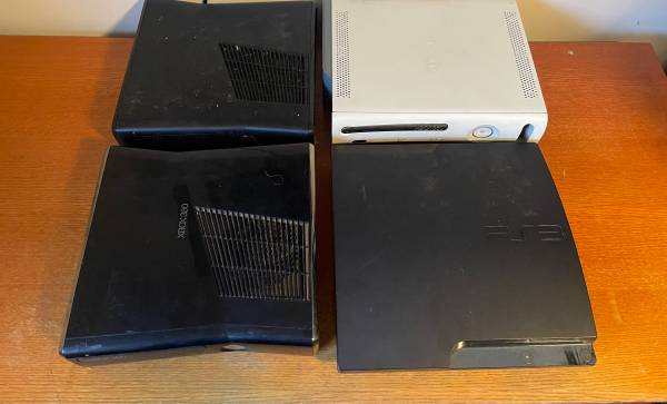 2 Xbox 360S, 1 Xbox360 (60gb HDD), 1 PS3 Slim - PARTS OR REPAIR!!! 1