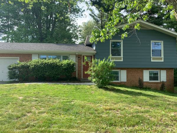 2 Open Rooms Virginia Tech Student House!!!! :) 1