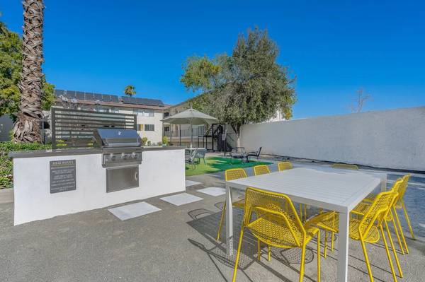 $3,035 / 2hab - 1000ft2 - Estacionamiento Cubierto, Piso de Vinilo, Instalación de Lavandería (850 Warwick Ave, Thousand Oaks, CA)63668287212419120