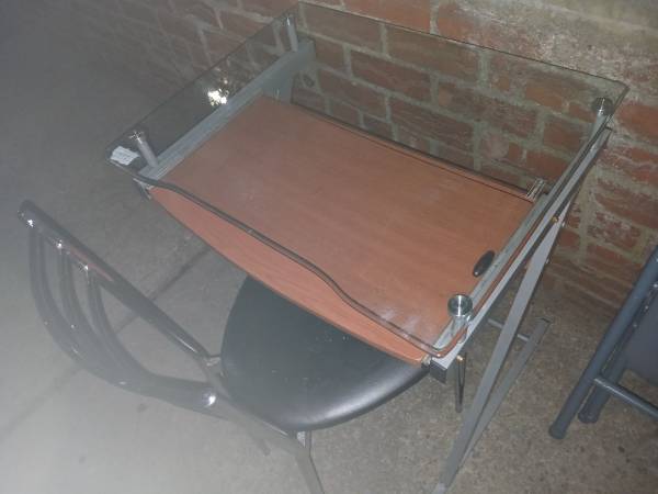 Modern Computer table with keyboard holder moving and chair  like new 1
