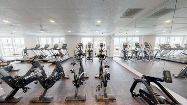$2,185 / 419ft2 - Fabulous Studio with Tennis, Theater Room, and MORE Amenities! (Sherman Oaks)63700977612931122