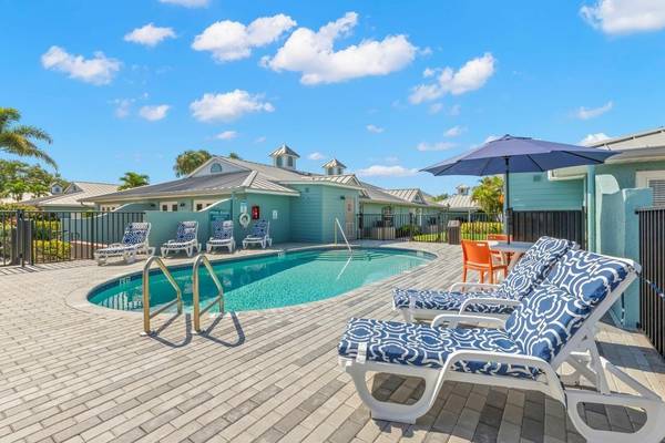 2BD 1BA, Swimming Pool, Fire Pits 1