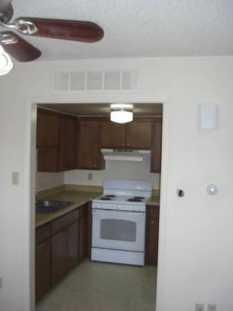 $1,365 / 1hab - 600ft2 - Casa adosada/duplex de una habitación (Casa Solana)63659850192257122