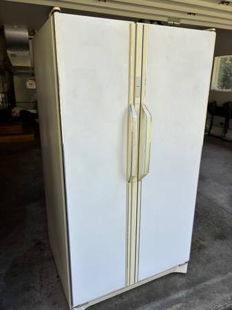Amana side by side fridge 1