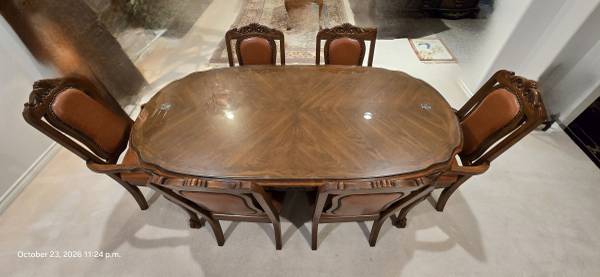 Dinning table with 6 chairs 1