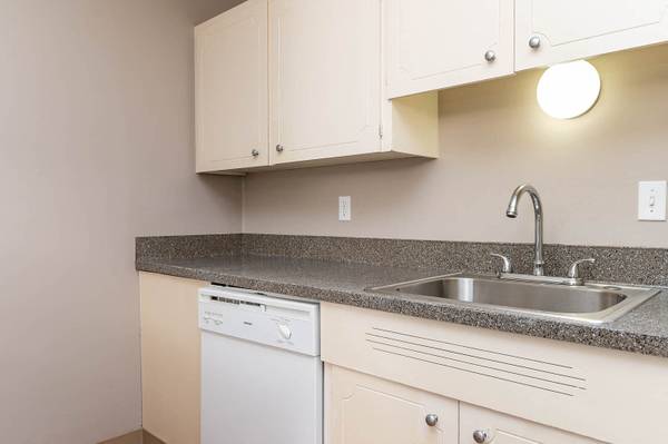 $1,299 / 1hab - 900ft2 - Amplio y hermoso. ¡Considere que encontró su nuevo apartamento de 1 habitación / 1 baño! (Beaverton - Beaverton)63831327094401123