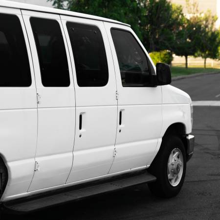 2013 Ford E350 - Photo 6