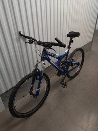 Giant mountain bike 1