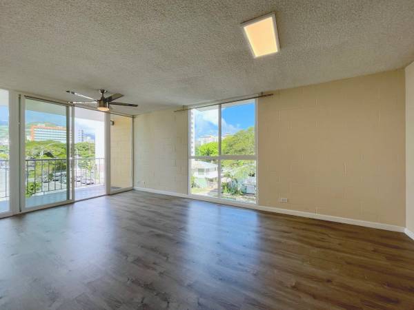 $2,652 / 2br - 778ft2 - Renovated w/loads beautiful natural light (Punahou and Young)63939393276803120