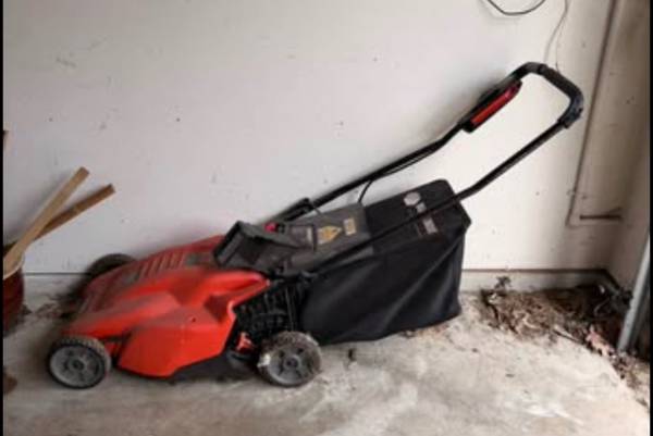 Black+Decker Cordless Electric Lawn Mower with Grass Bag 1